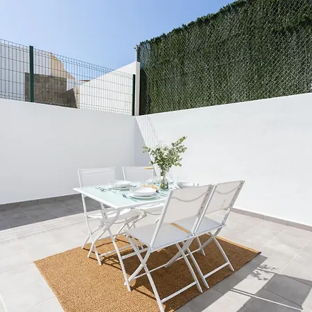 Apartamentos La Pelusa Malaga Exterior photo